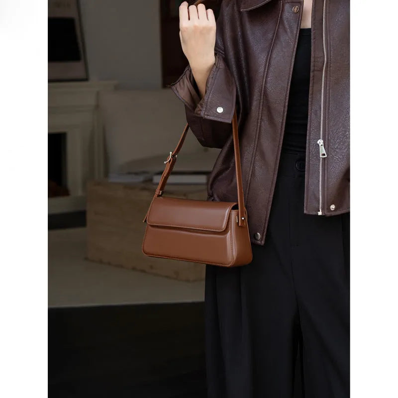 Genuine leather shoulder messenger bag in medium 24.5x7x12.5cm clamshell style with two-layer cowhide and zipper pocket