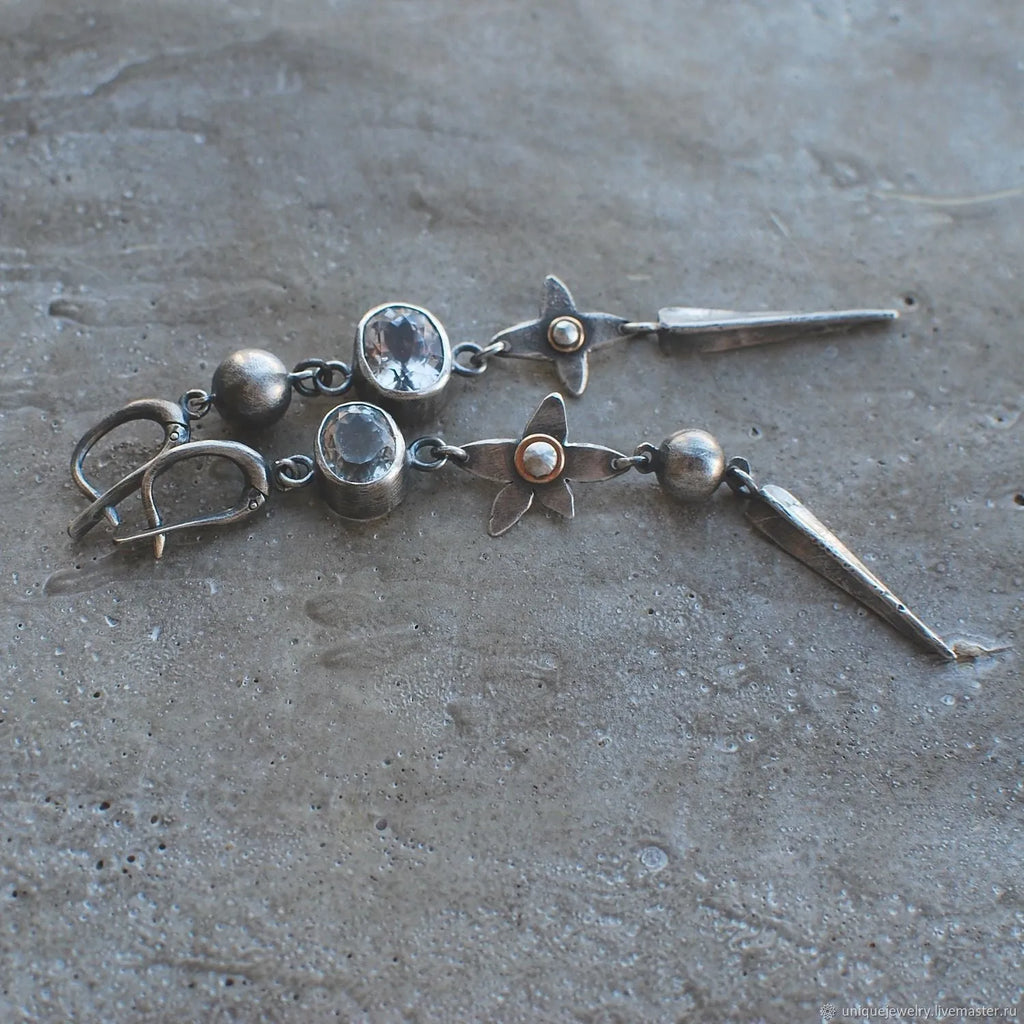 XINGX geometric antique silver-plated rhinestone pendant earrings showing long drop design