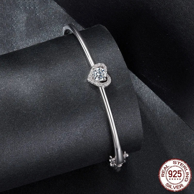 S925 sterling silver D-colour moissanite love bracelet on a plain background showing the chain and stone