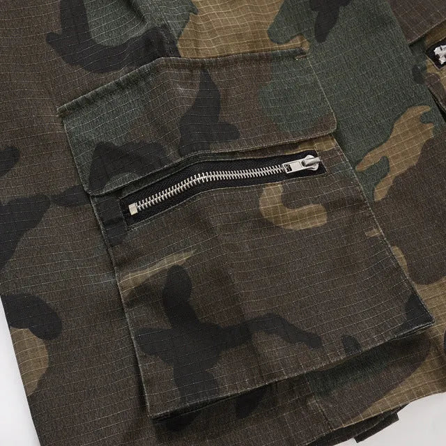 Men's green washed camouflage cotton shorts with a loose fit and mid waist design