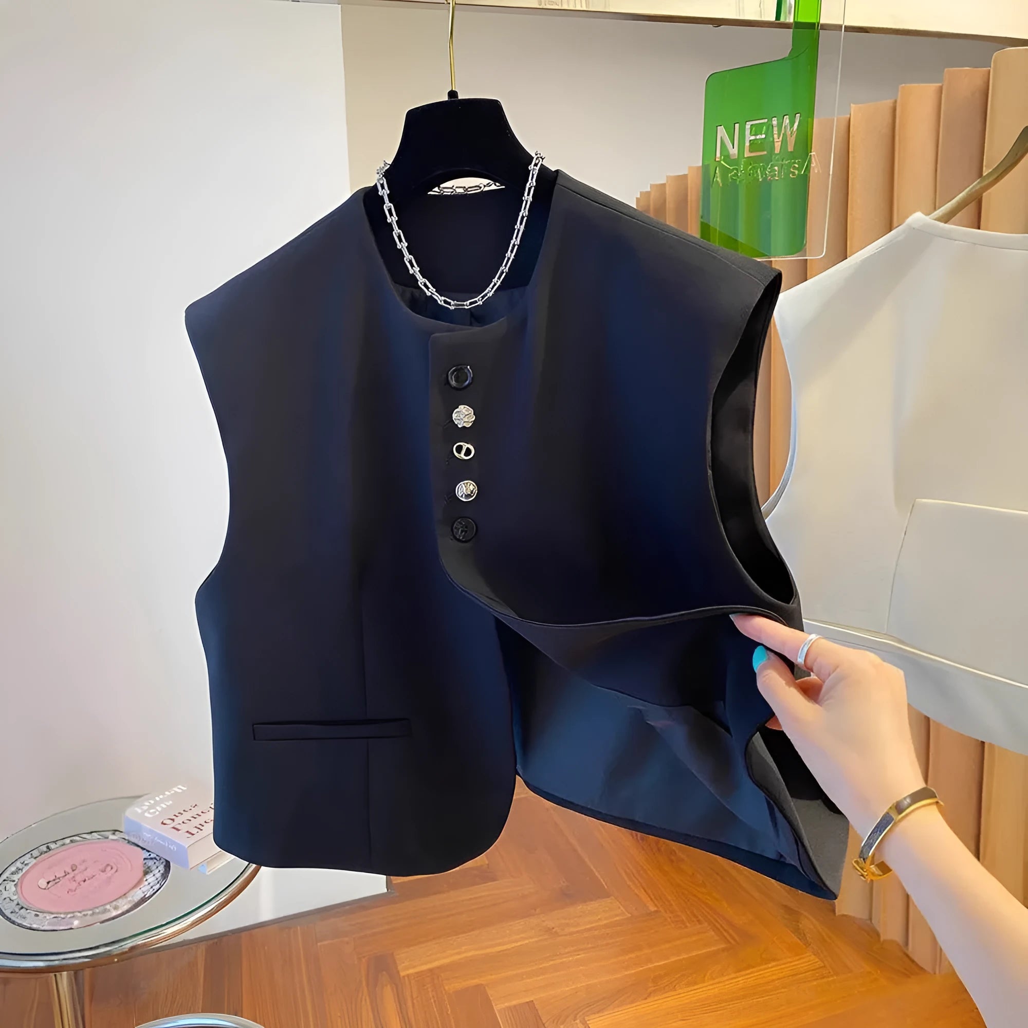 Women's loose-fitting waistcoat dress in polyester with pockets, shown in beige and black colour options