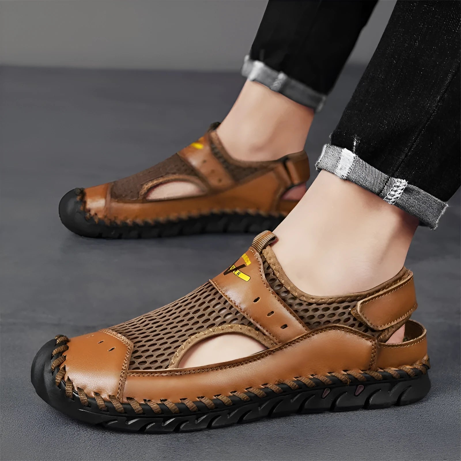 Men's brown leather mesh breathable pumps with elastic band and round toe design
