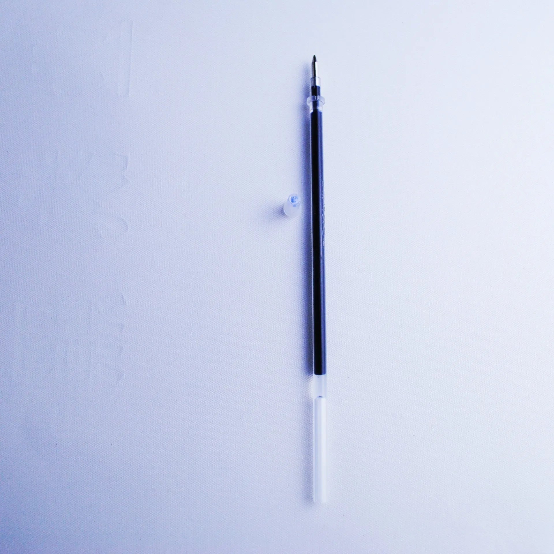 Blue automatic fading pen set with 0.5mm tip, 130mm plastic body and eight pen cores
