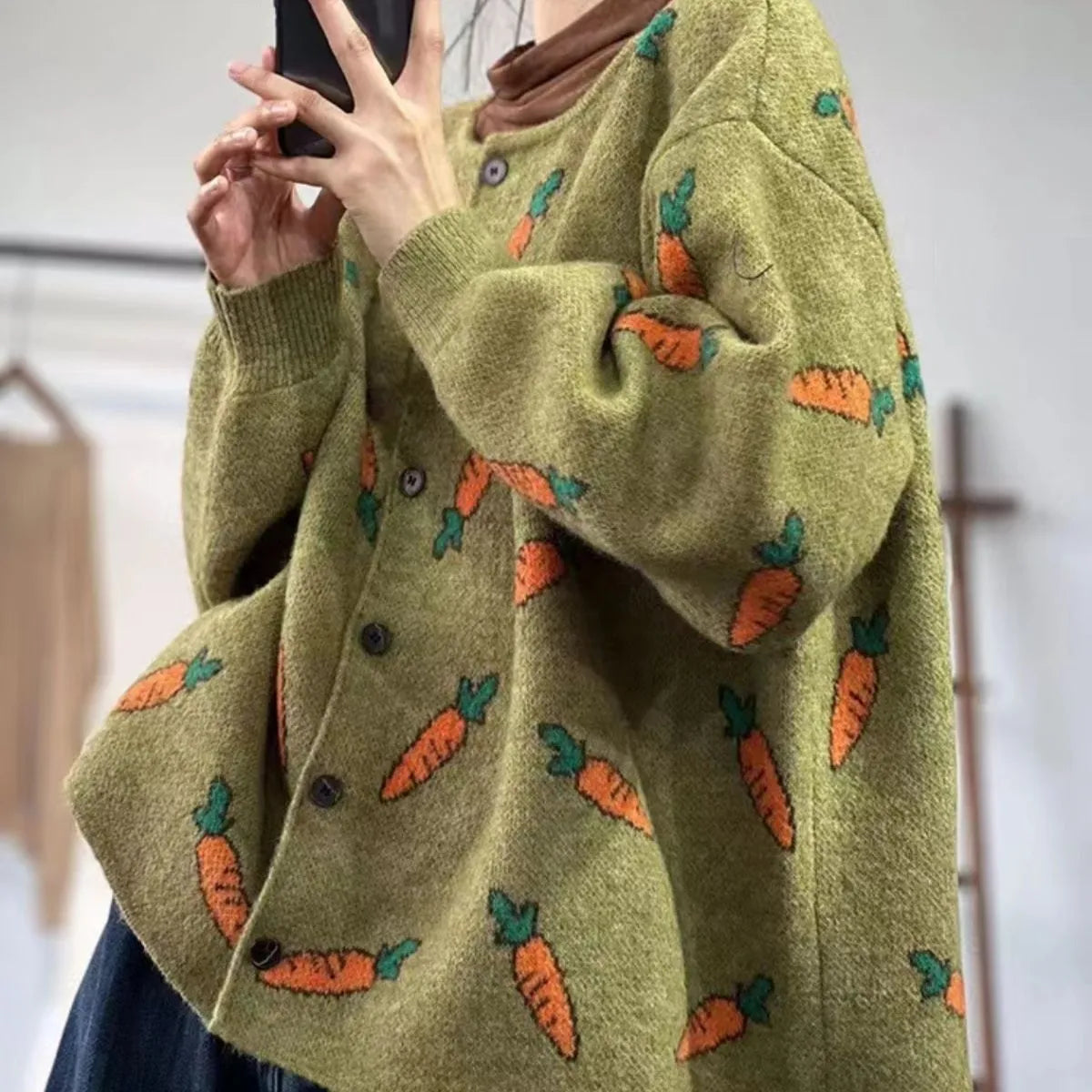 Women's loose fit Mori print cardigan sweater with round neck and regular sleeves
