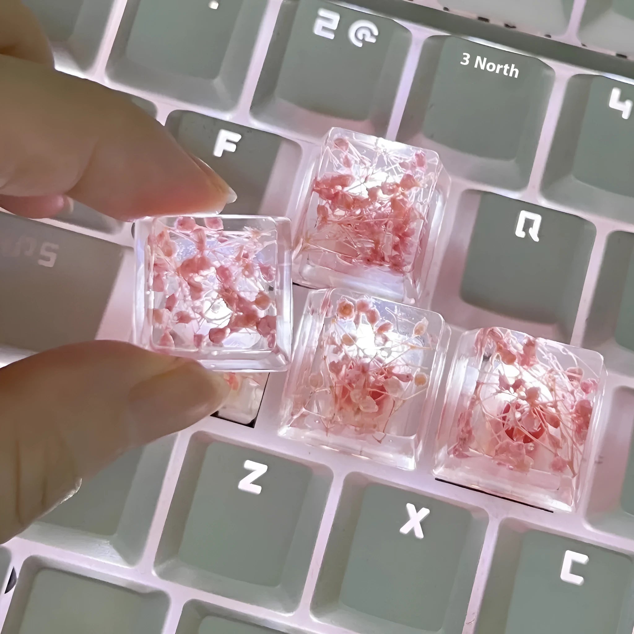 Resin mechanical keyboard keycap with starry sky pattern in transparent material