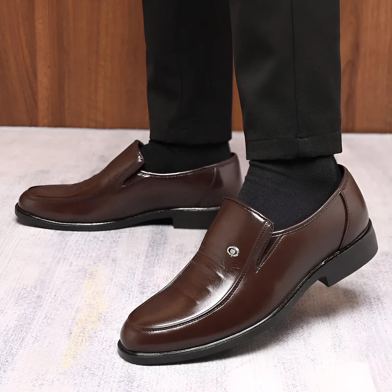 Men's black and brown plus size casual shoes with PU leather upper and rubber sole