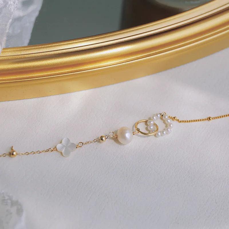 Women's natural pearl bracelet with freshwater pearls and 14k gold-plated fittings
