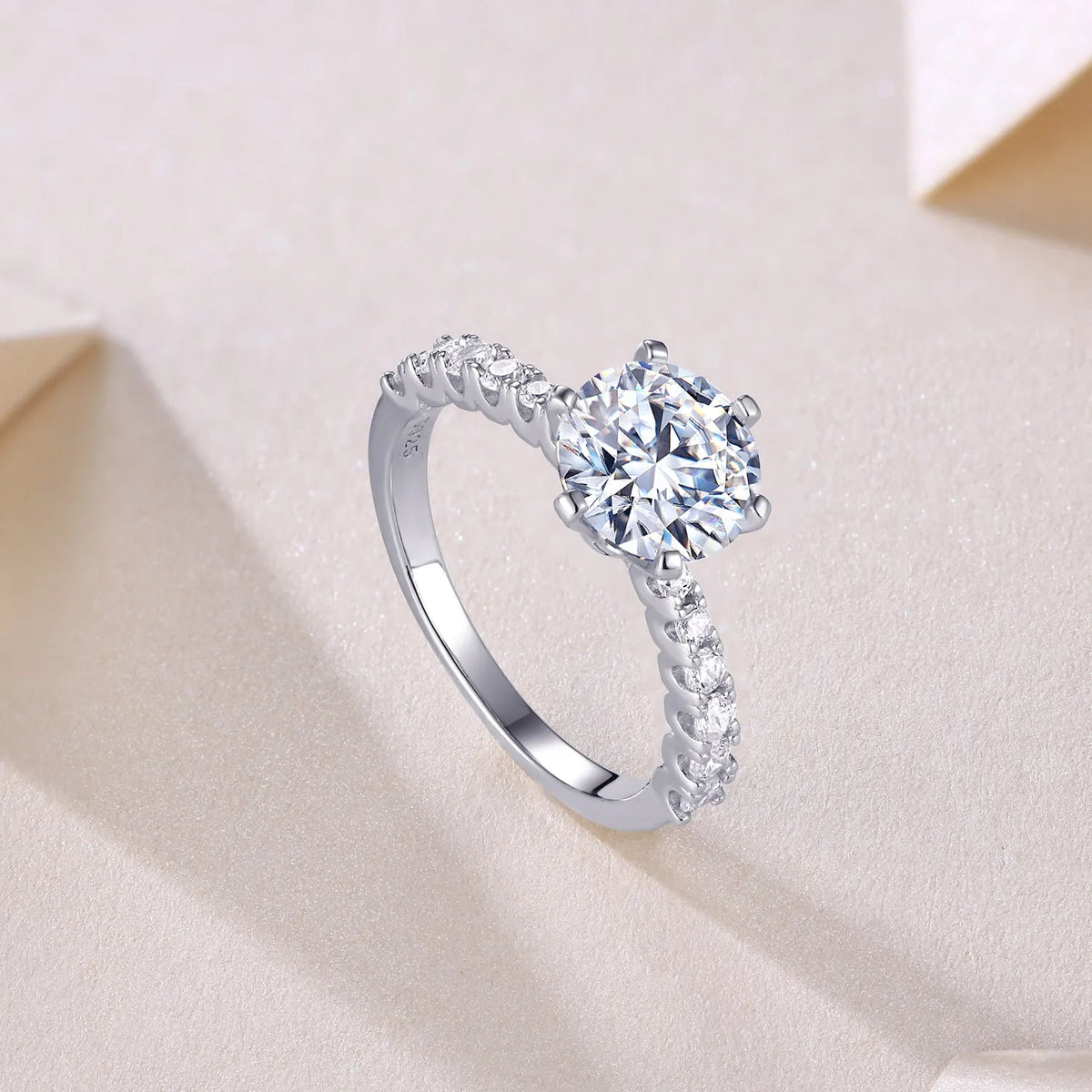 2 carat moissanite wedding ring set in S925 silver with platinum plating, GRA certificate and gift box, sizes 5 to 9
