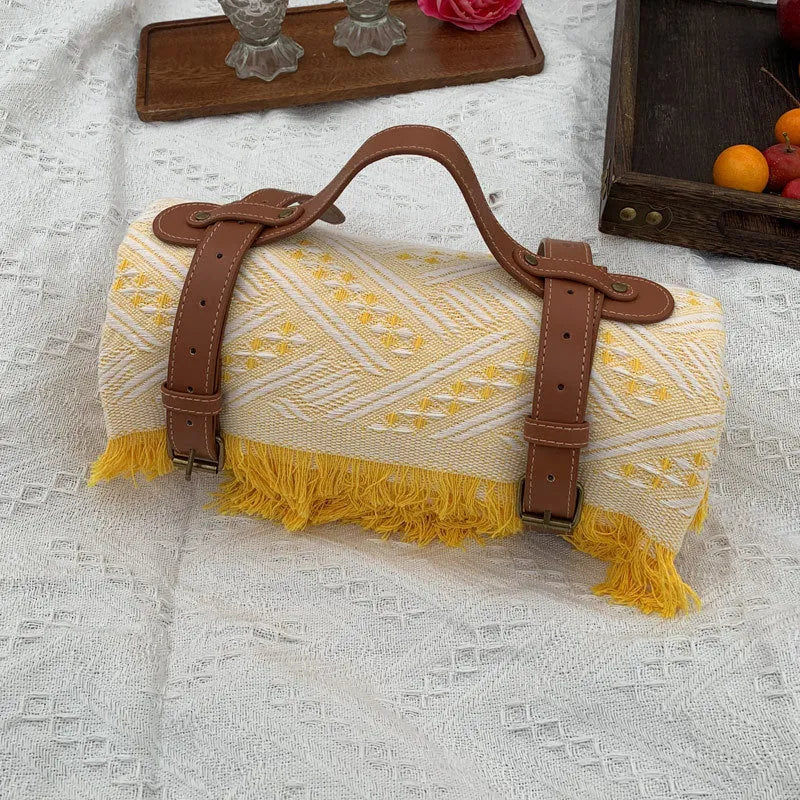 Knitted acrylic thickened checkerboard picnic mat with tassel edges and leather handle, khaki white colour, 130x180 cm