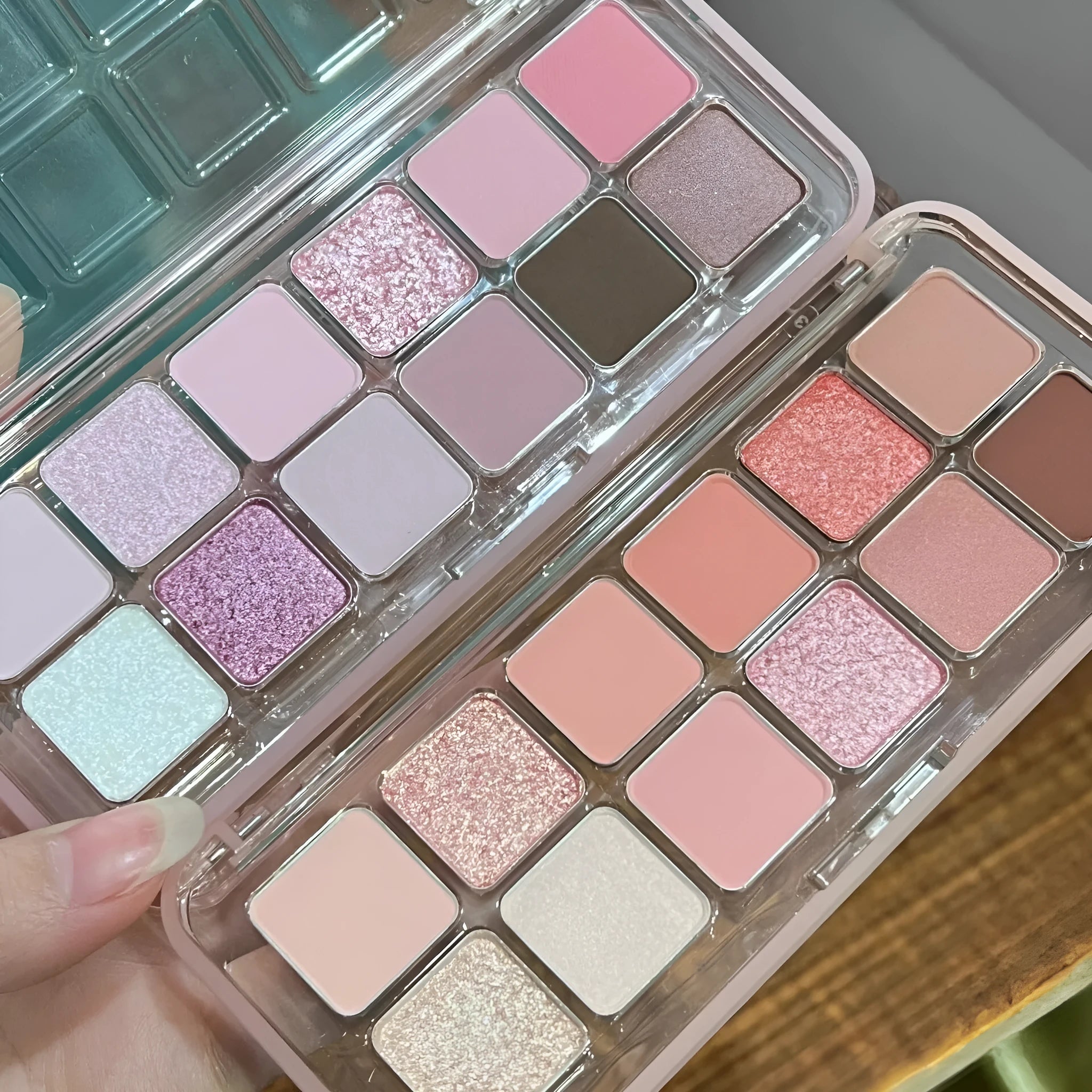 Creative Home 12 colour eye shadow plate showing matte and shimmer eyeshadows in compact palette