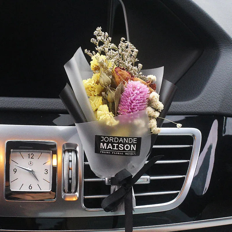 Dried flower car air freshener with natural aroma slices mounted on vehicle air conditioning vent