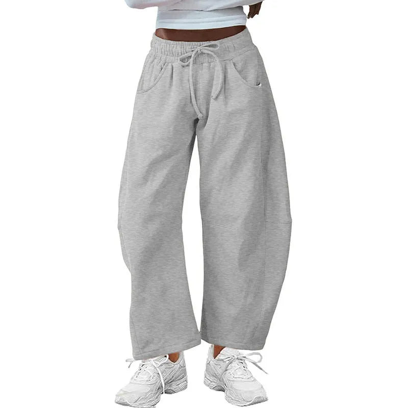 Loose cropped sweatpants with drawstring pockets in seven colour options including army green and apricot