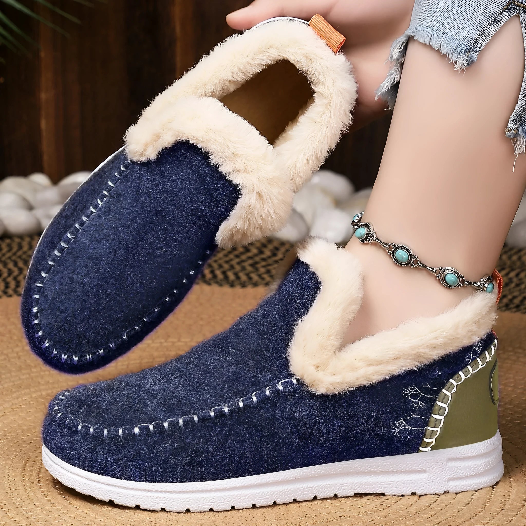 Cold-proof women's lightweight cotton boots in black with flat heel and round toe, PVC sole, oversleeve design