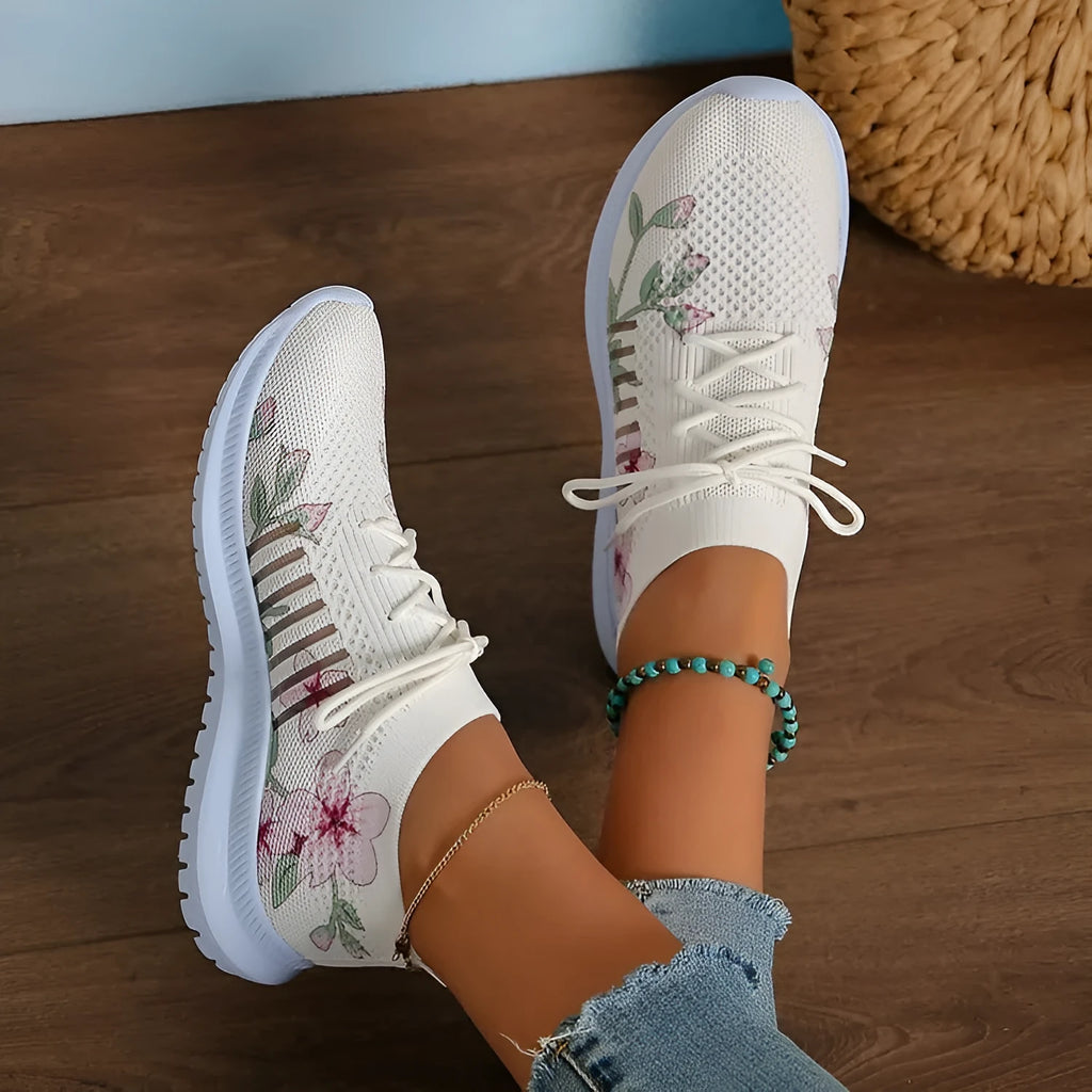 Women's milky white mesh flyknit running shoes with round toe and flat heel on rubber sole