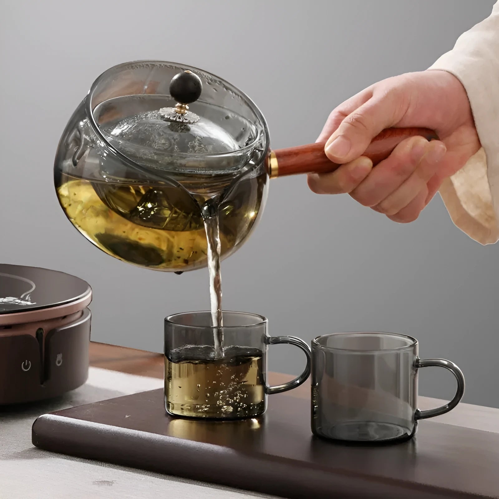 Transparent borosilicate glass teapot with wooden handle and removable infuser for rotary tea brewing