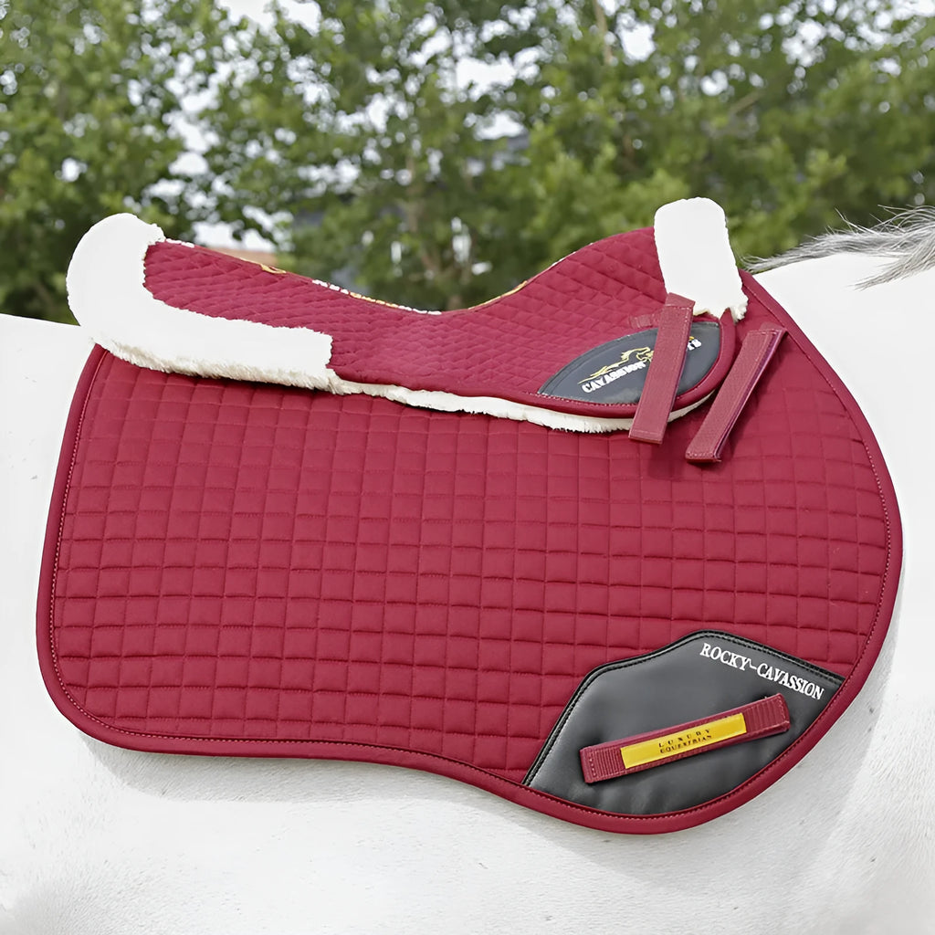 Wool riding saddle pad with shock absorption in wine red colour