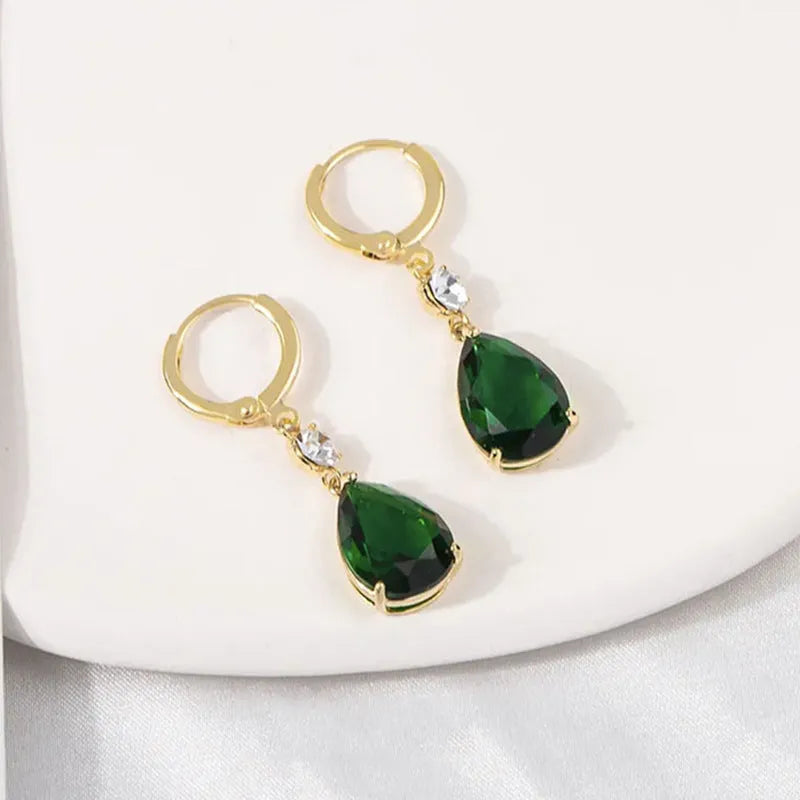 Emerald green geometric teardrop alloy earrings with drop design