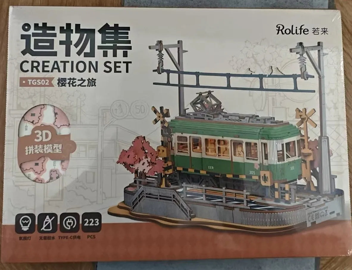 Wooden 3D puzzle kit for revolver, shotgun or steam locomotive model, ages 15 to 35, LKA01 colour option