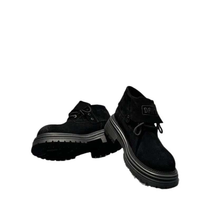 Retro distressed worker boots in cow suede with thick soles and low tube design.
