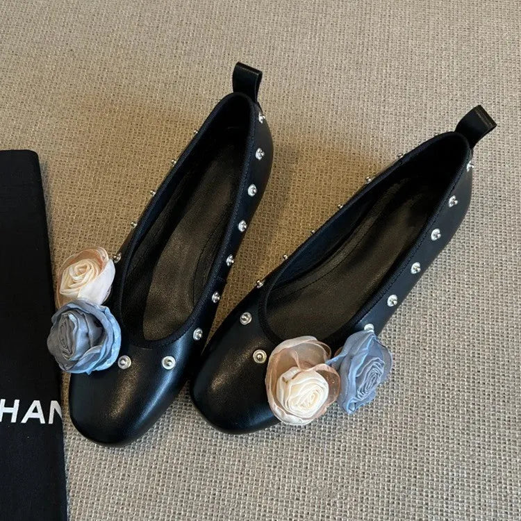 Women's silver Mary Jane flat shoes with a buckle strap and sheepskin upper.