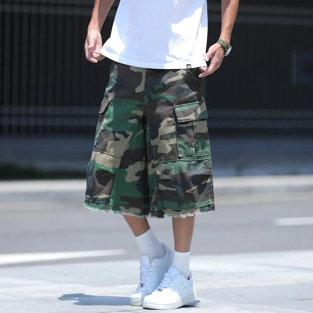 Loose-fit cotton camouflage shorts in retro workwear style on a plain background.