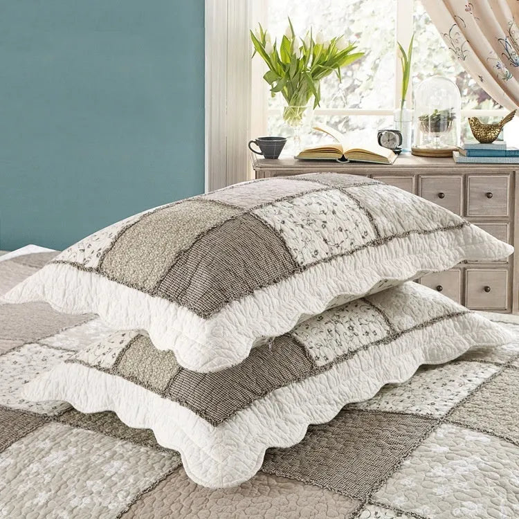 Quilted pure cotton bedspread set with two pillowcases on a bed, showing Korean style and non-slip texture.