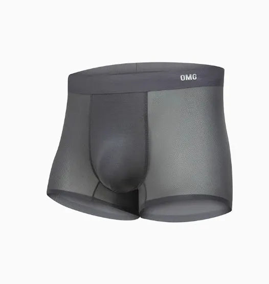 Men's seamless antibacterial fitness shorts in black, shown in size L on a mannequin.