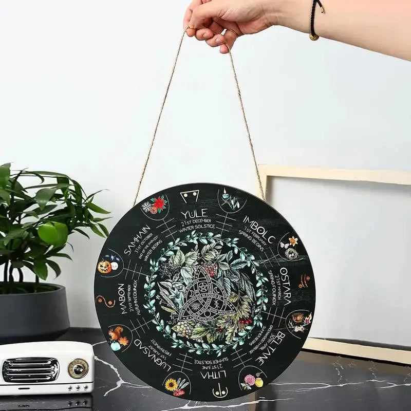 29.5cm wooden decorative pendant in boxwood, showing American-style Rose, Triangle, Black Cat, star, and Owl disc designs.