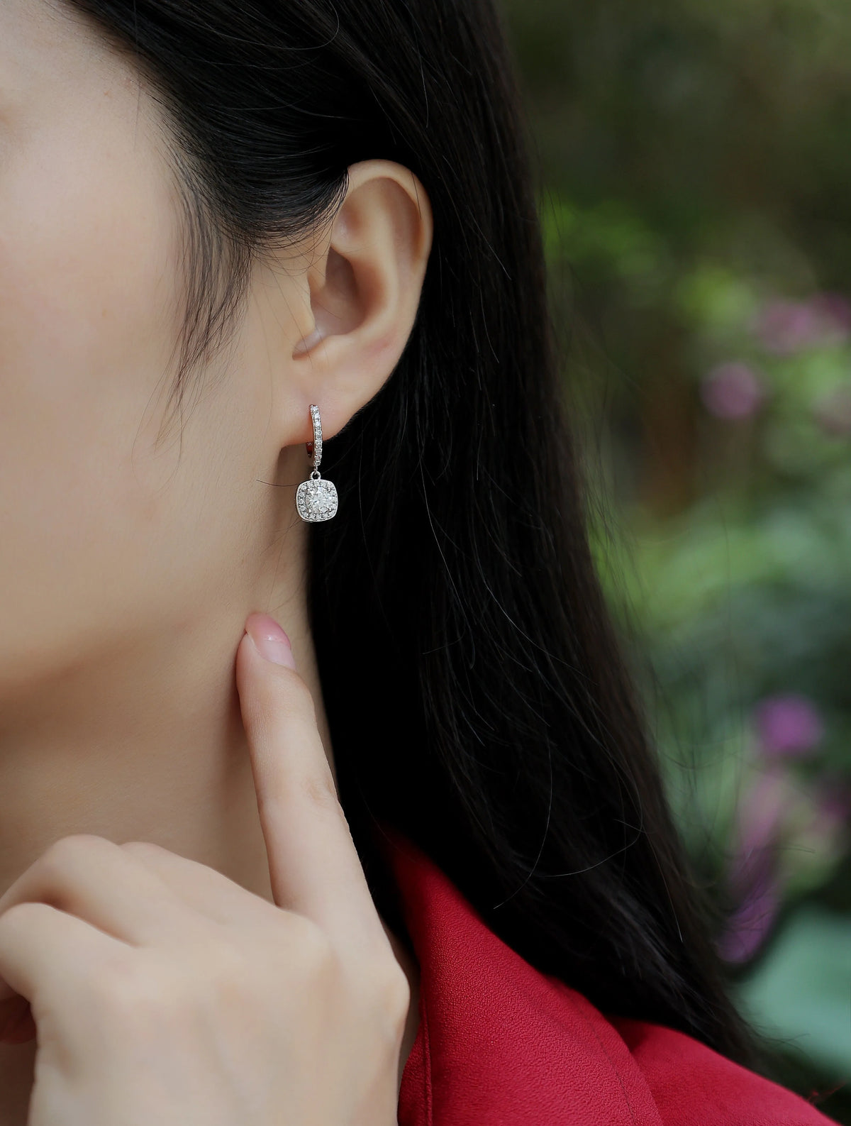 Pair of 0.5-carat moissanite stud earrings in S925 silver with platinum plating, 3g total, gift box and GRA certificate