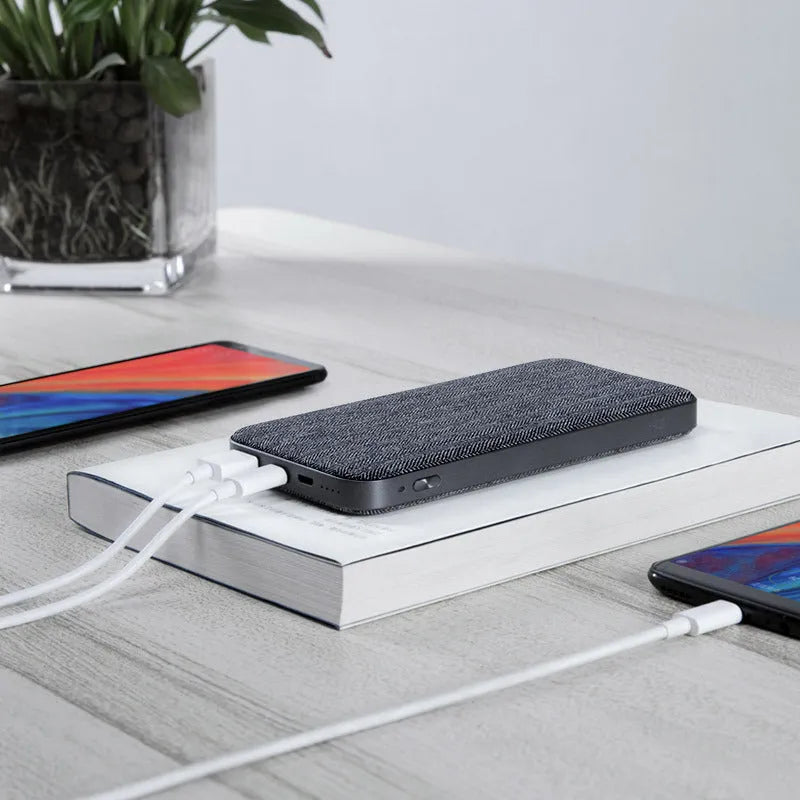 Ultra-thin grey fabric mobile power bank, 10000mAh, two-way fast charging, 66.9mm x 61mm x 28.4mm