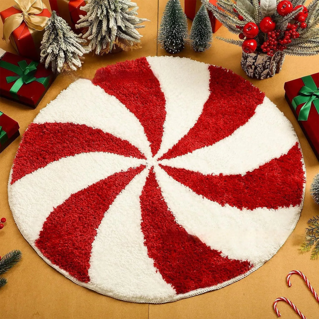 Round Christmas-themed carpet with printed design on soft polyester fibre pile.