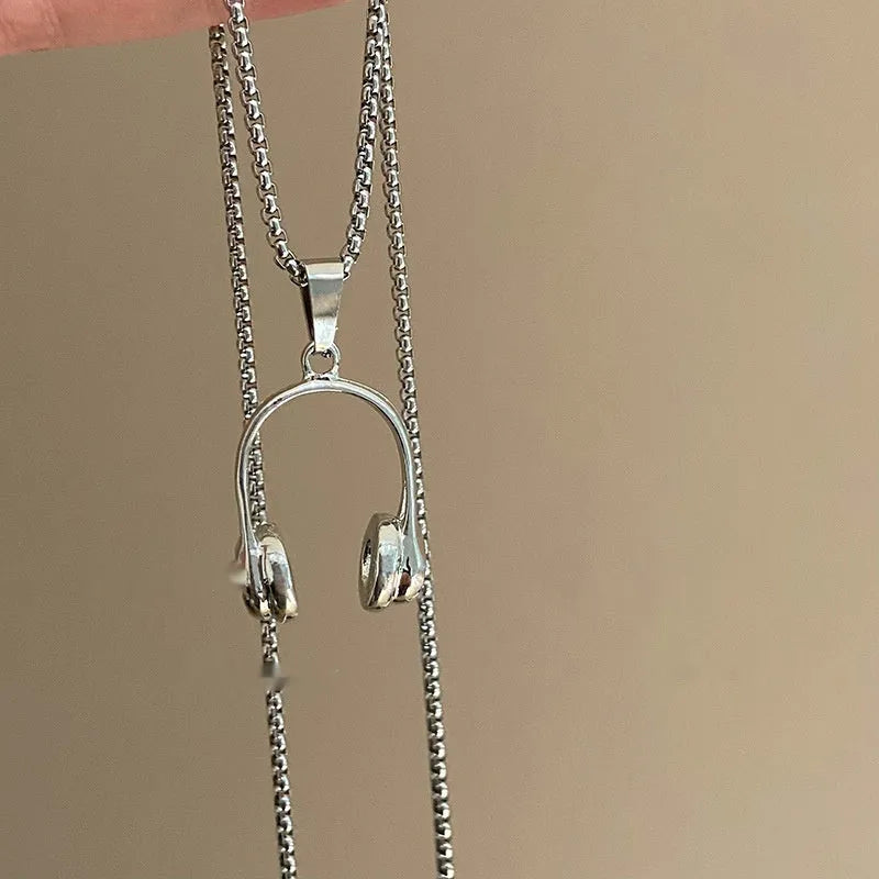 Alloy headphone necklace pendant on long chain, casual unisex accessory with electroplated finish