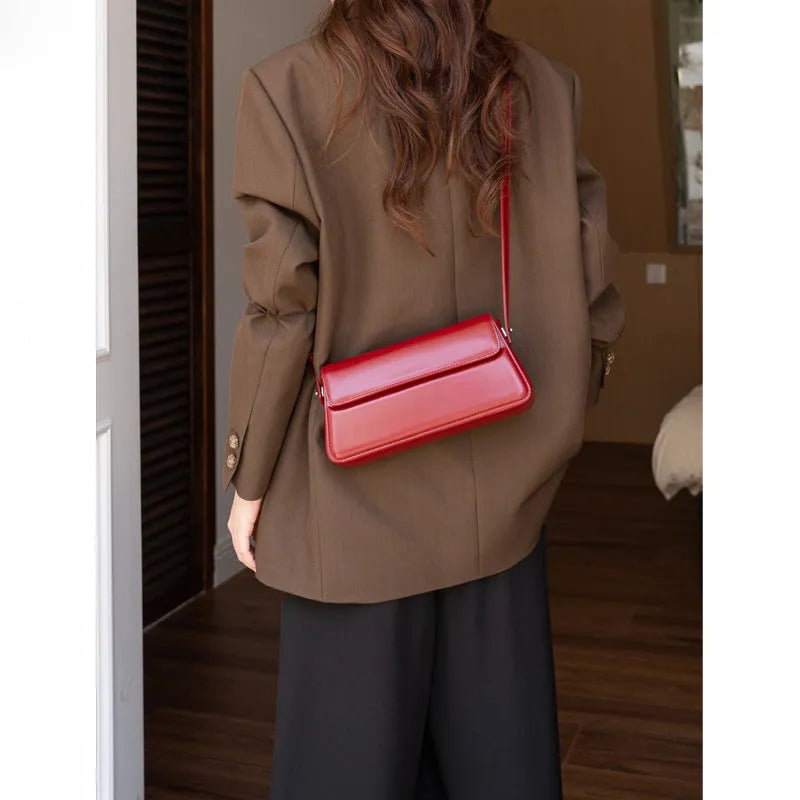 Genuine leather shoulder messenger bag in medium 24.5x7x12.5cm clamshell style with two-layer cowhide and zipper pocket