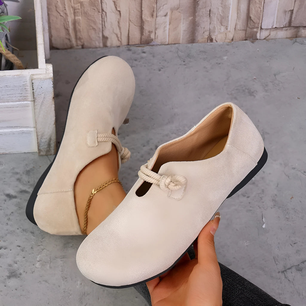 Round head slip-on flat shoes in solid colour, cowhide suede upper, low heel, flat rubber sole, sizes 36-43