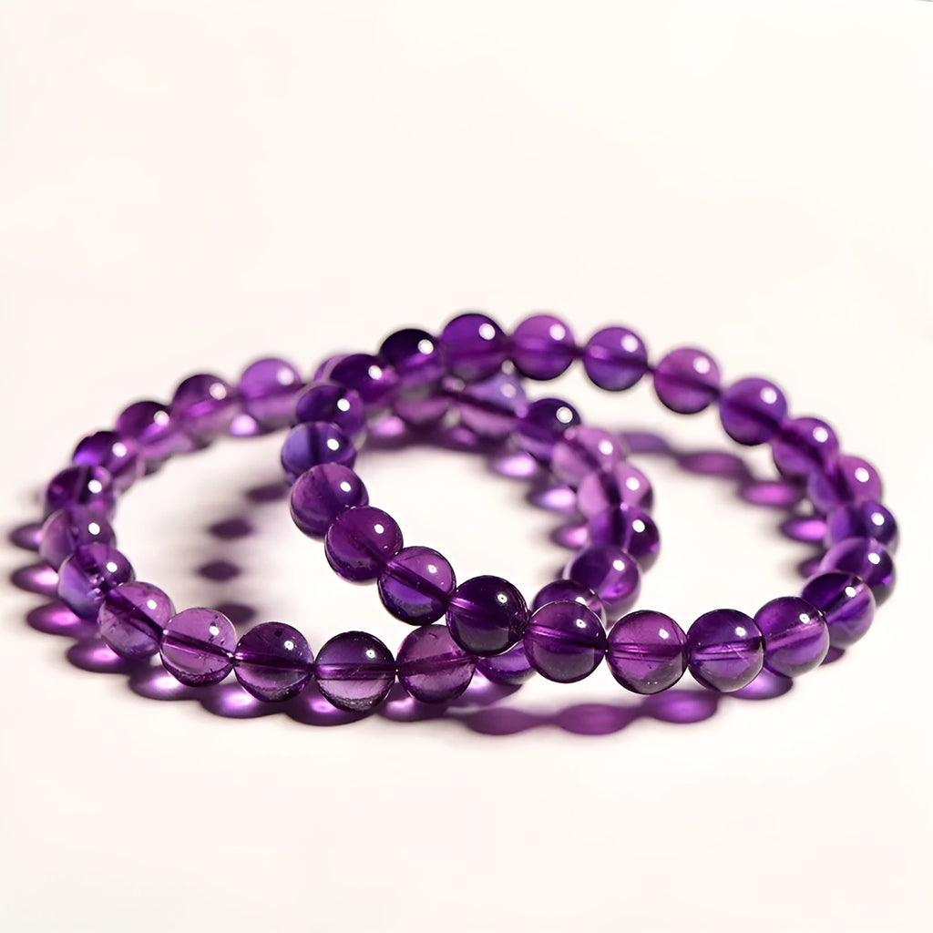 Scattered natural Uruguay amethyst beads for bracelet making in various sizes and purple shades.