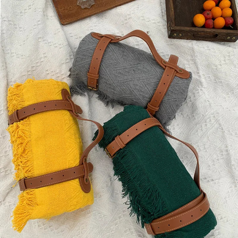 Knitted acrylic thickened checkerboard picnic mat with tassel edges and leather handle, khaki white colour, 130x180 cm