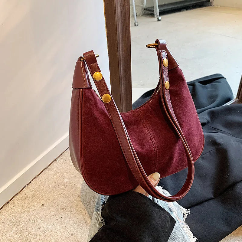 Retro commuter oval crossbody bag in PU with three-dimensional pocket, zipper change bag and mobile phone bag, black colour