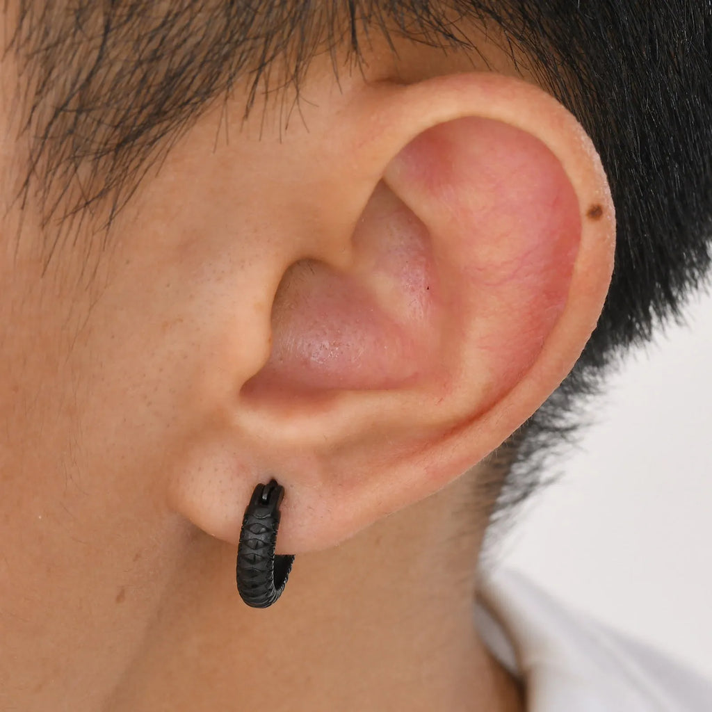 Men's stainless steel snake pattern stud earrings in black or gold colour