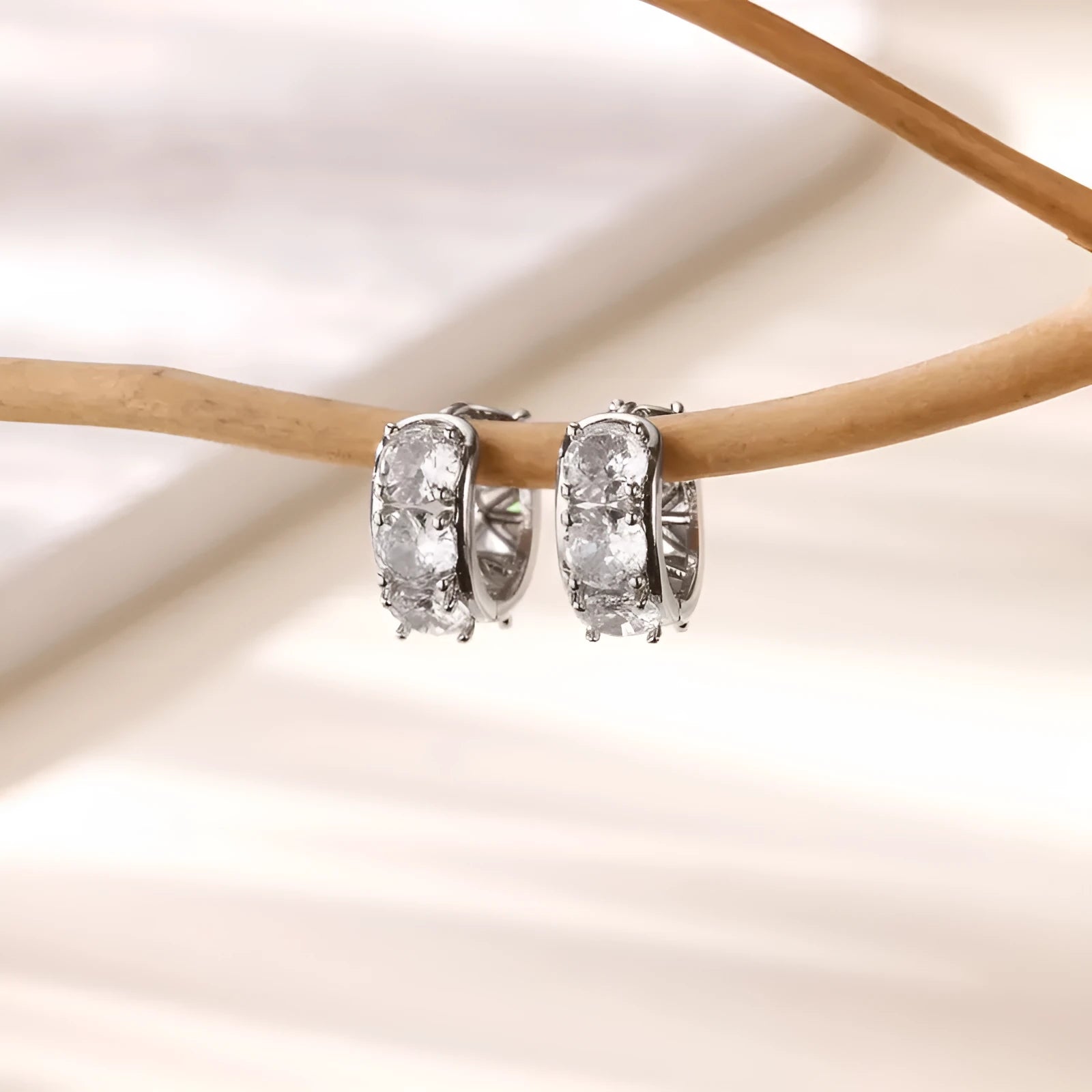 Women's stainless steel U-shaped ear clip earrings with inlaid zircon detailing in E5772P colour