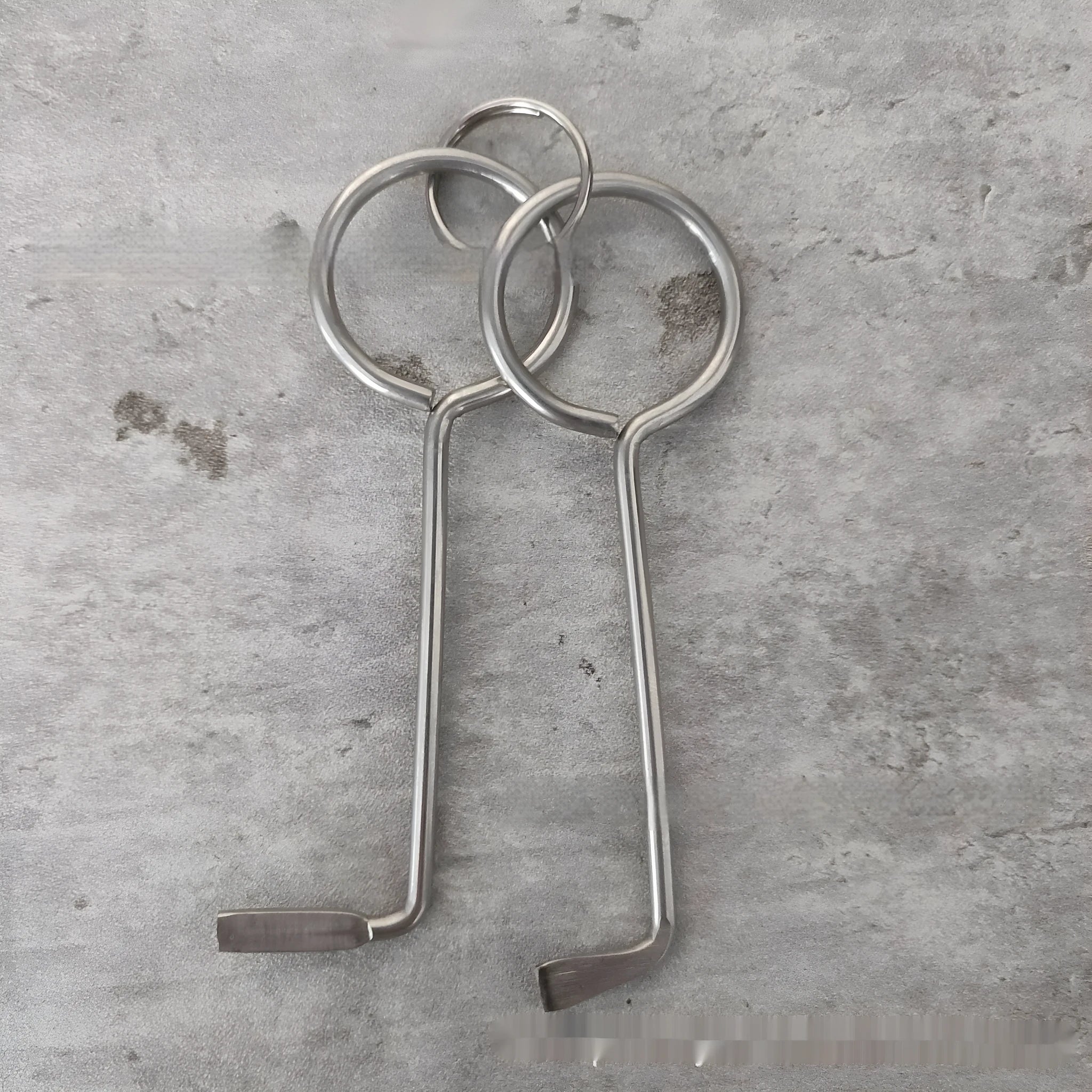 Two-piece portable alloy wrench tool set for household and DIY use