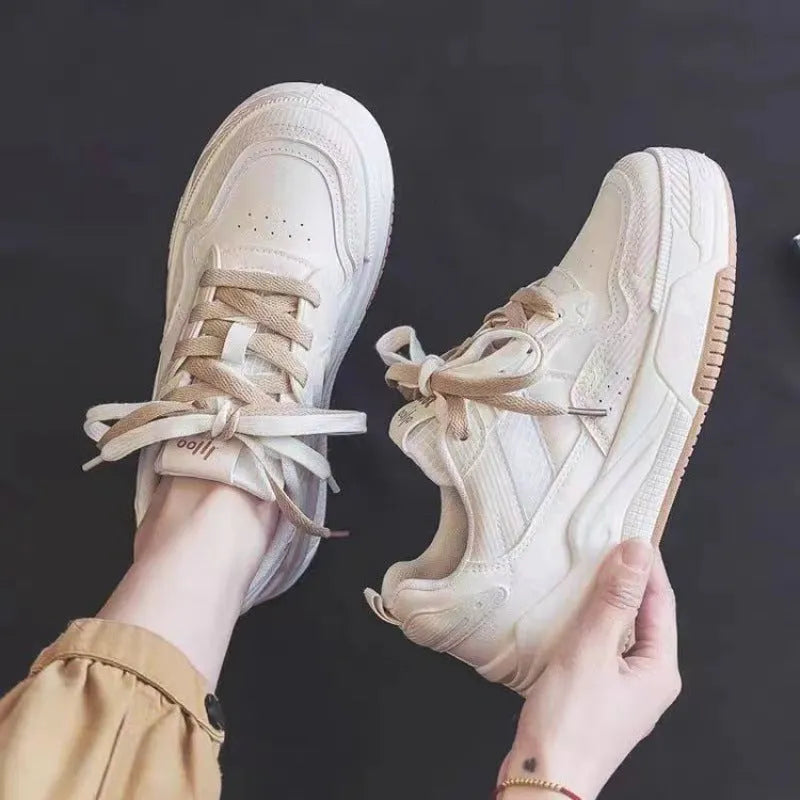Women's low top sneaker in beige and pink with rubber sole