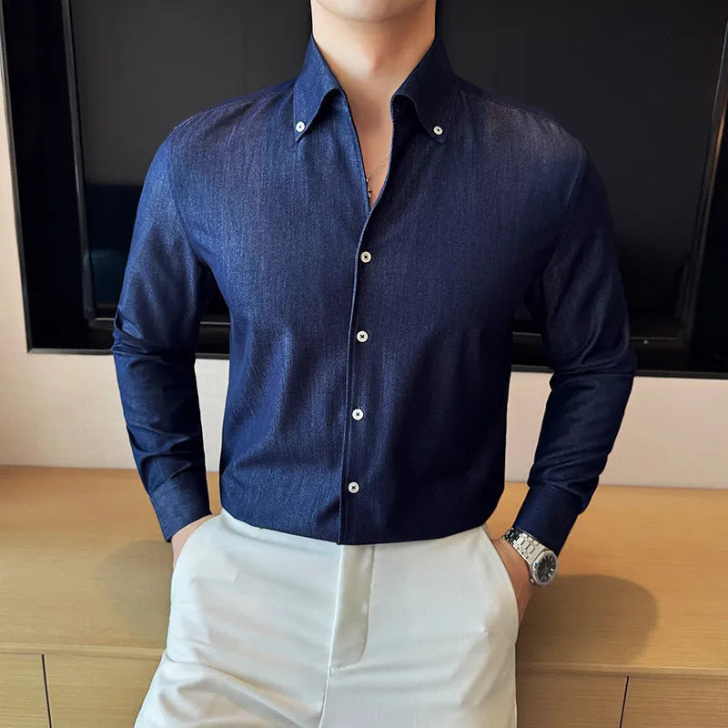 Men's slim fit long-sleeved denim shirt in solid colour polyester blend fabric