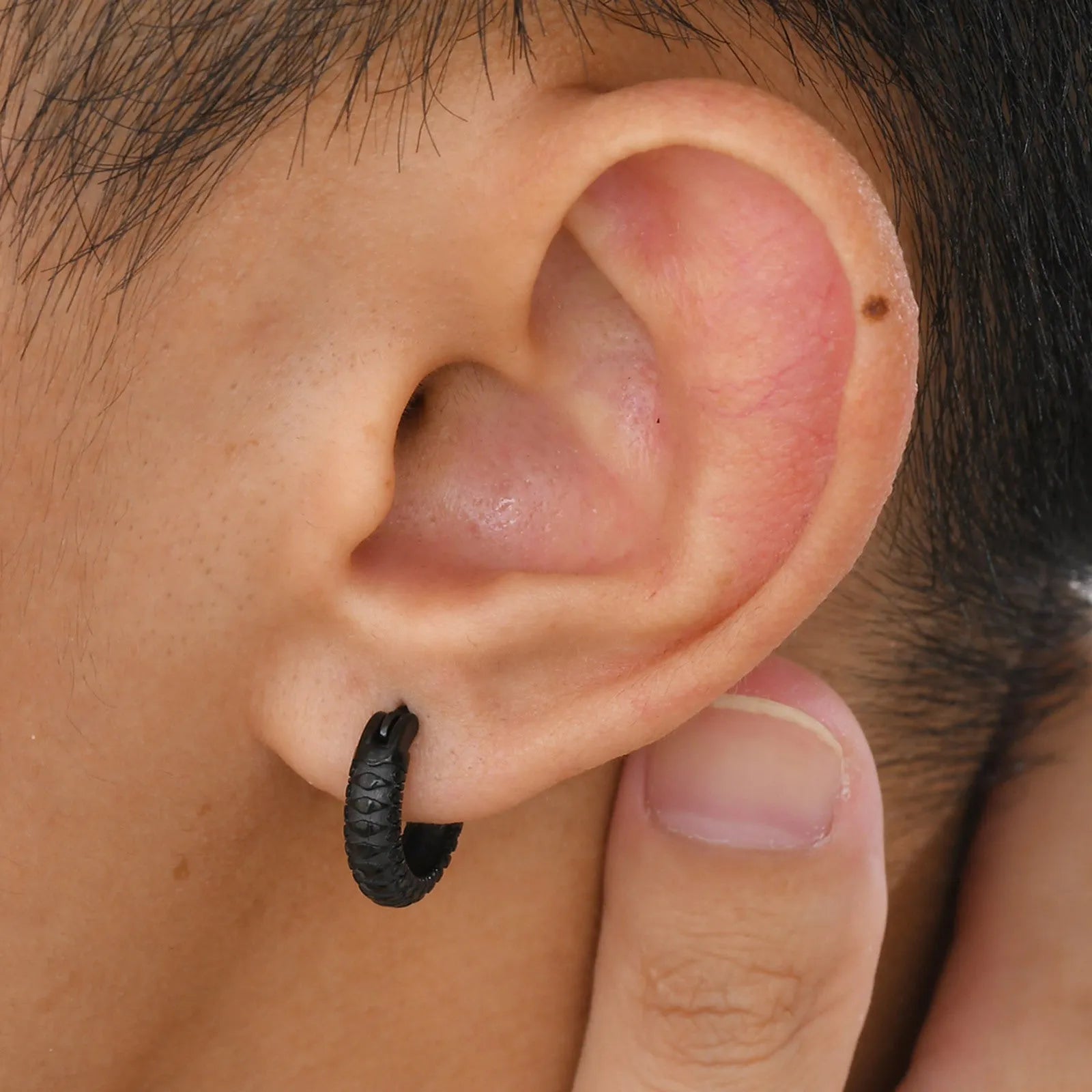 Men's stainless steel snake pattern stud earrings in black or gold colour