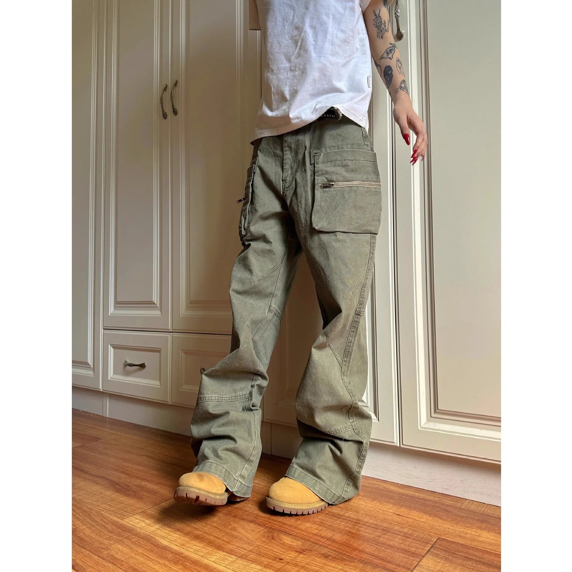 Double zipper workwear casual pants in cotton fabric with pocket design available in black and green