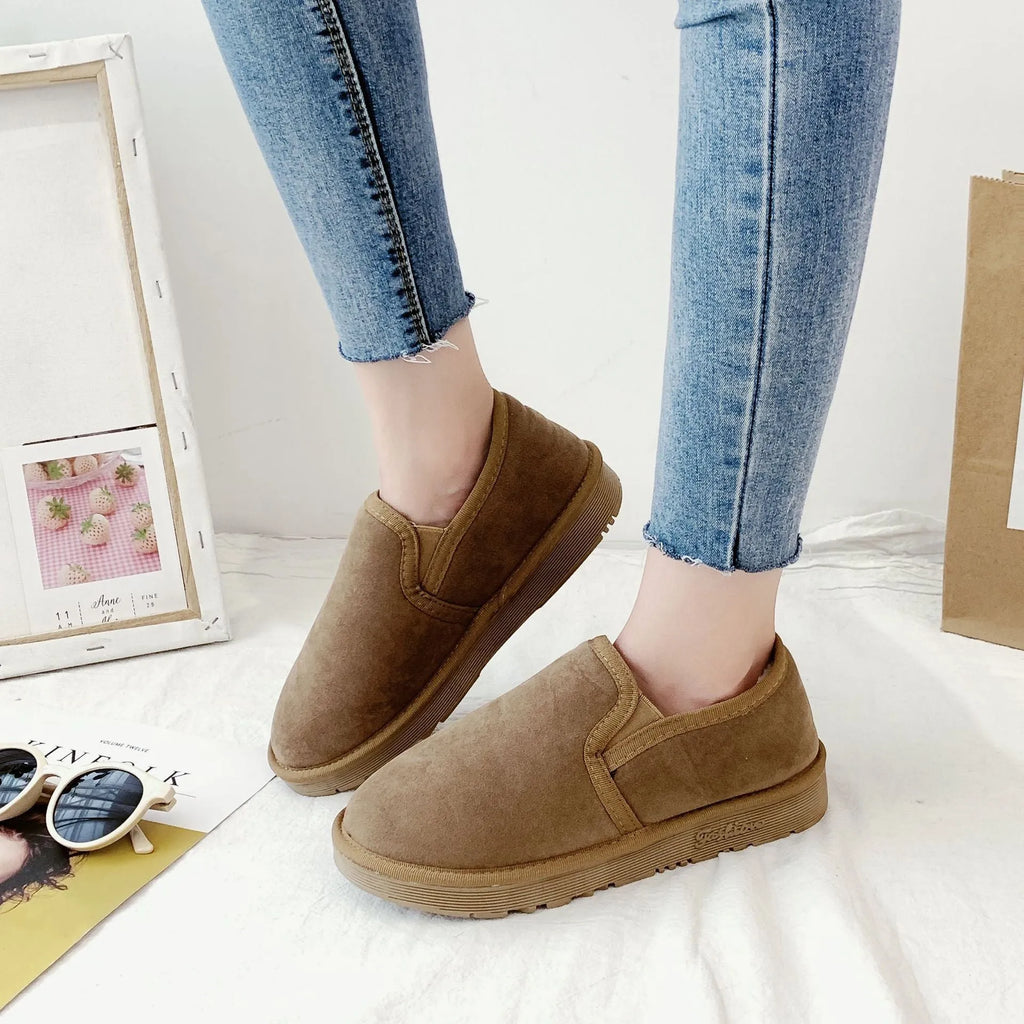 Flat heel low-top snow boots with fleece lining in khaki, black, grey, pink, and milky white colours.