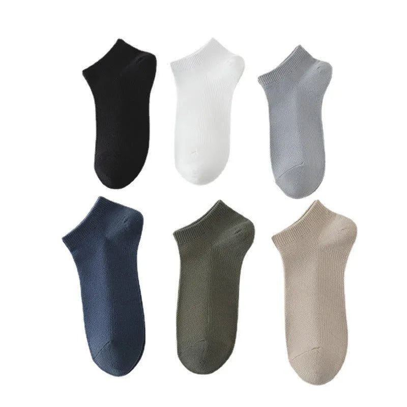 Men's solid colour low-cut polyester boat socks in six colour variations with breathable sweat-absorbing design