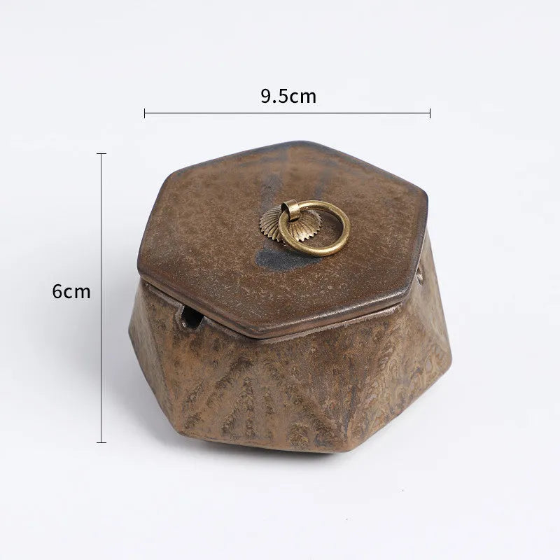 Ceramic ashtray with lid, Nordic style, available in colour A1, for desktop use