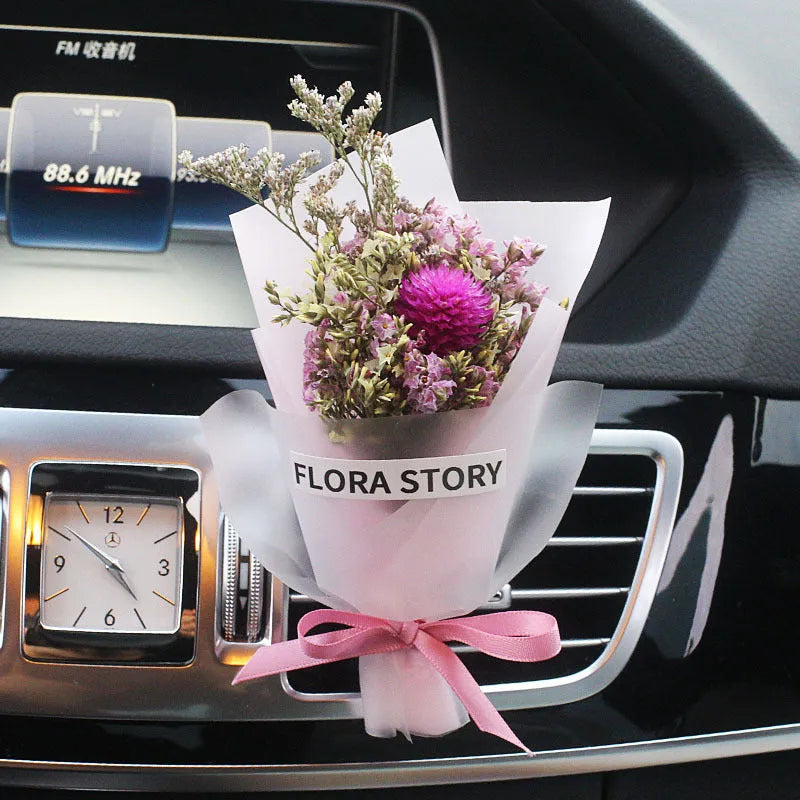 Dried flower car air freshener with natural aroma slices mounted on vehicle air conditioning vent