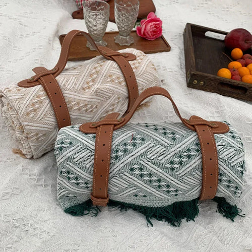 Knitted acrylic thickened checkerboard picnic mat with tassel edges and leather handle, khaki white colour, 130x180 cm