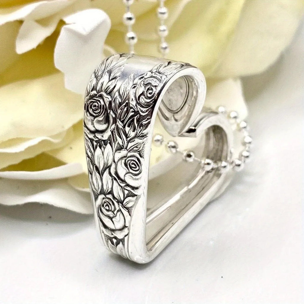 Silver flower love pendant necklace for women with heart-shaped alloy pendant and letters numbers text design
